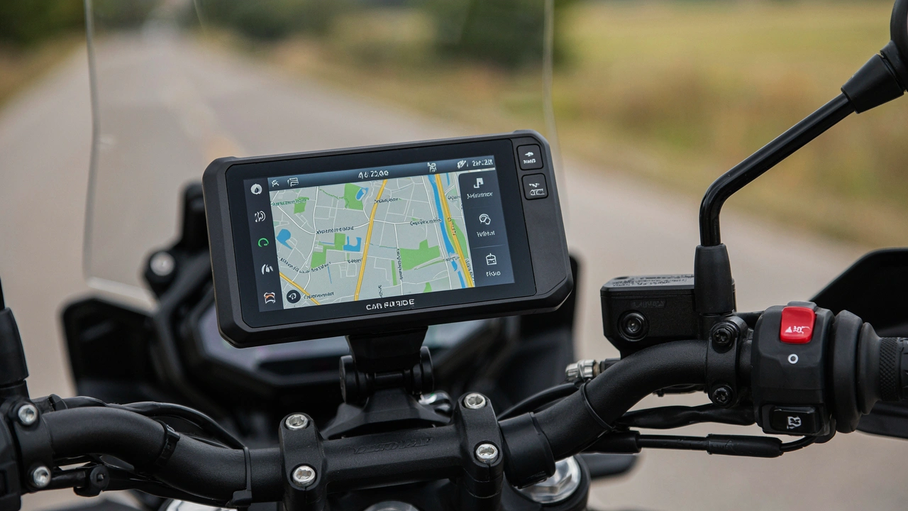 Écran CarPlay Carpuride W702B fixé sur le guidon d'une moto de tourisme, carte affichée